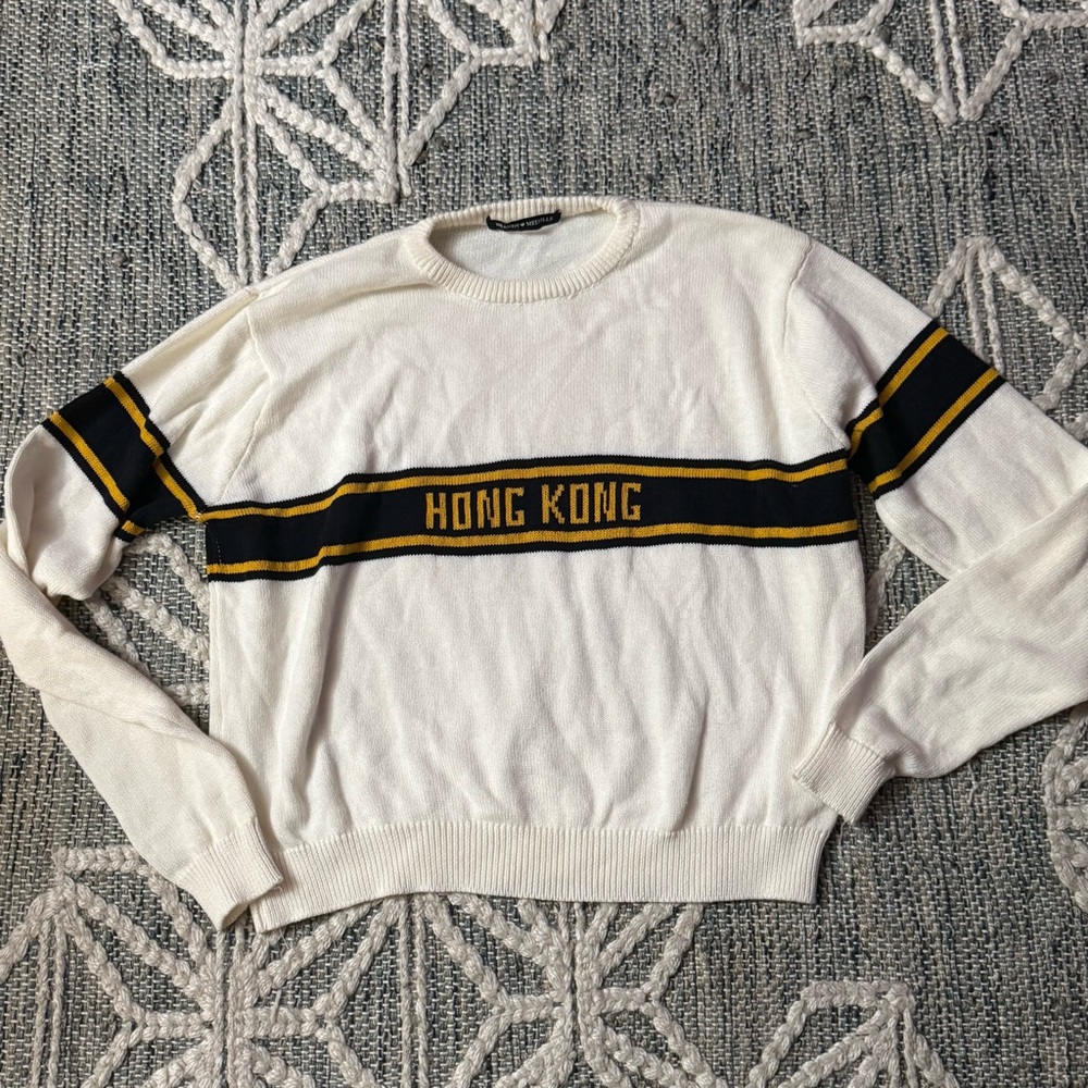 Brandy Melville Hong Kong knit sweater ultra rare one size